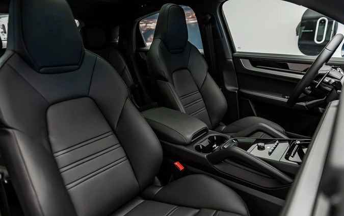 Porsche Cayenne cena 616707 przebieg: 10, rok produkcji 2023 z Parczew małe 154